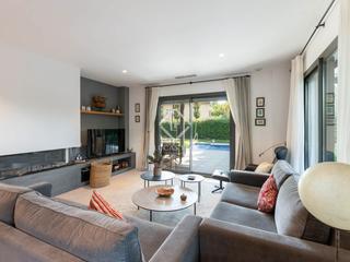 Chalet à Valldoreix. Exclusiva casa unifamiliar de 5 dormitorios con piscina en venta