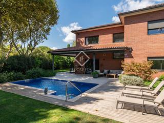 Xalet a Valldoreix. Exclusiva residencia unifamiliar de 5 dormitorios con piscina en
