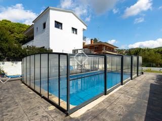 Location Chalet à Vallromanes. Villa en excelentes condiciones de 4 dormitorios en alquiler en