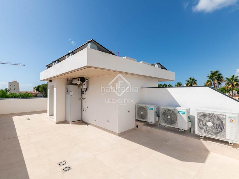 Foto 0fb13ccd-866f-4d68-b735-4ee67177be7a. Chalet avec parking piscine dans Lluminetes Castelldefels