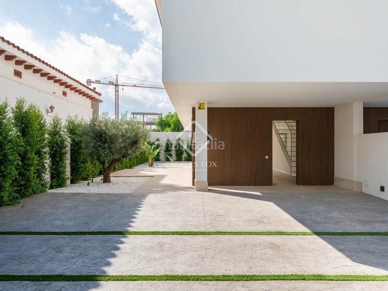 Foto 14b99c1a-cf84-45e8-b851-274f6baac20b. Chalet avec parking piscine dans Lluminetes Castelldefels