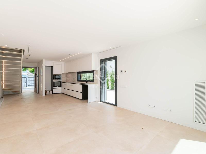 Foto 23523aa2-ed25-41c2-9c84-8d3746ac9392. Chalet avec parking piscine dans Lluminetes Castelldefels