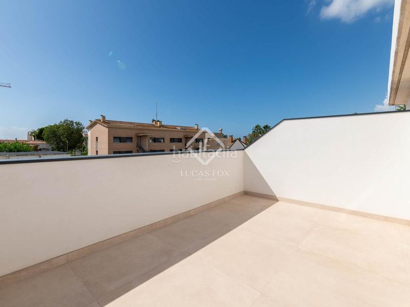 Foto 81ac2f8a-7ec8-4b9b-9610-0ca601fbe1bc. Chalet avec parking piscine dans Lluminetes Castelldefels