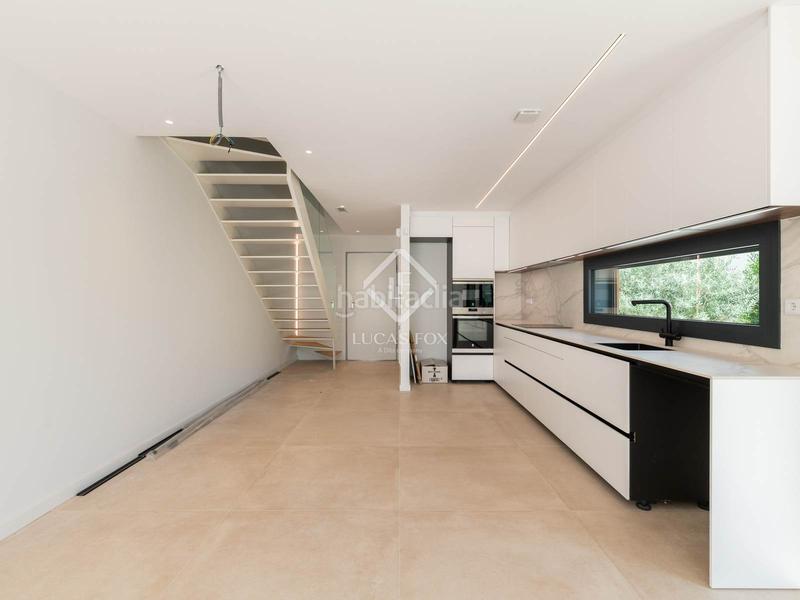 Foto e9e4eab3-8bfa-4ae7-ba87-8bfacbad2c34. Chalet avec parking piscine dans Lluminetes Castelldefels