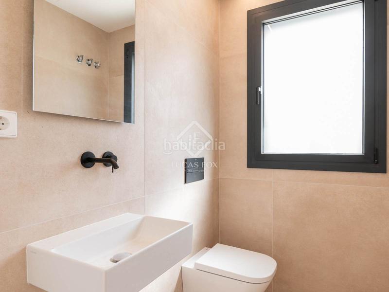 Foto f5e620f1-ce48-46cb-9d95-b963f5247c3a. Chalet avec parking piscine dans Lluminetes Castelldefels