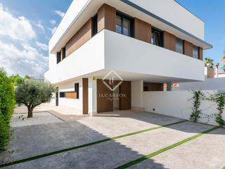 Xalet a Lluminetes. Casa de diseño de obra nueva en venta a 5 minutos de la playa de