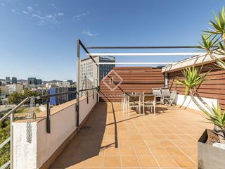 Àtic a Poblenou. Ático de 3 dormitorios con 66m terraza en venta en poblenou, bar