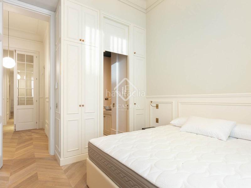 Foto a6ab1042-e698-41bf-bb9c-3961f96c56a4. Rent flat with heating in Raval Barcelona