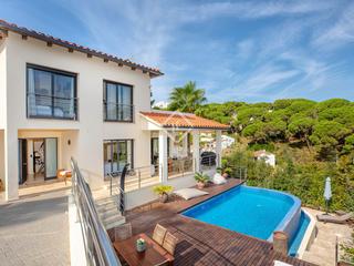 Xalet a Sa Riera-Sa Fontansa. Villa en excelentes condiciones con vistas al mar en venta en pl