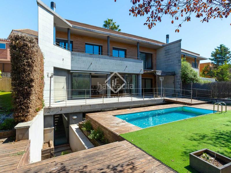 Foto 2056094d-d79f-4c4e-a8da-68bcefcd9b8f. Chalet con riscaldamento parcheggio piscina in Alella