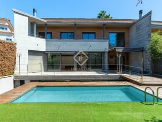 Xalet a Alella. Casa de 4 dormitorios en venta en alella, barcelona