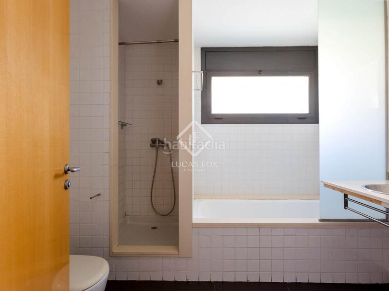 Foto 4d2d5691-a121-498a-8387-d92c25362f49. Chalet con riscaldamento parcheggio piscina in Alella