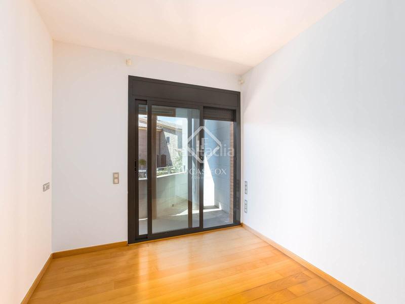 Foto aa7710a5-2851-49ca-83d9-9260e7d17b42. Chalet con riscaldamento parcheggio piscina in Alella