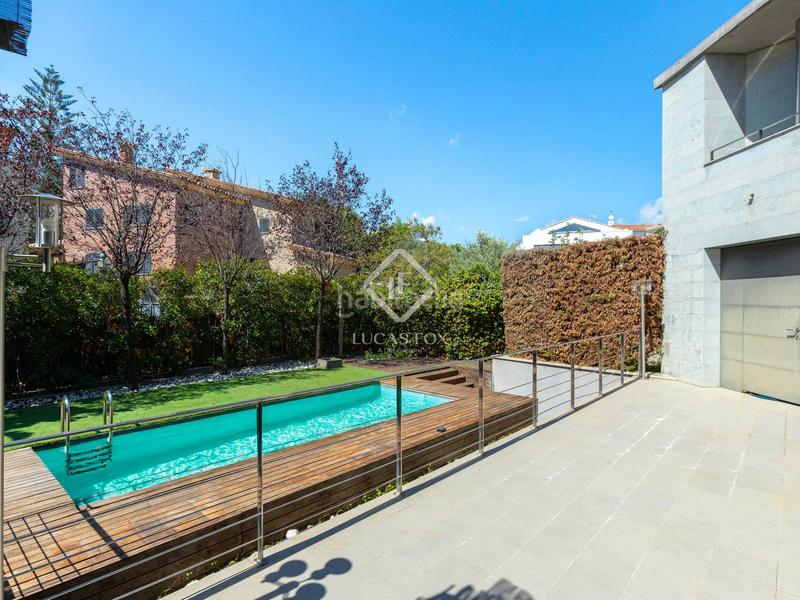 Foto cca2f1b2-d6a6-4e21-9b20-b6200252f845. Chalet con riscaldamento parcheggio piscina in Alella