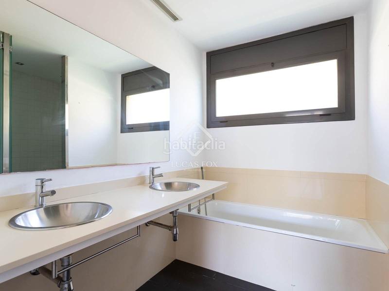 Foto d2531876-c388-4f56-b6fb-2c1a90c88846. Chalet con riscaldamento parcheggio piscina in Alella