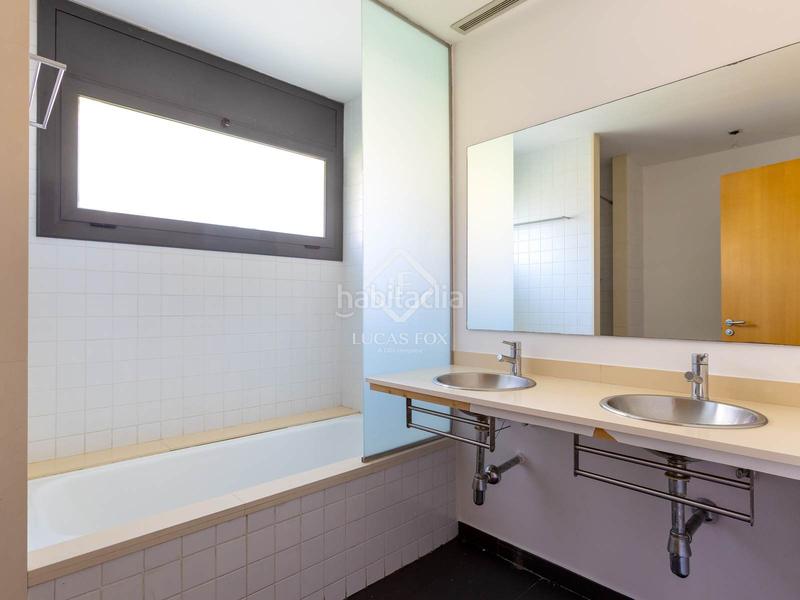 Foto e89af1ea-2a4d-481d-804c-967ba7219b89. Chalet con riscaldamento parcheggio piscina in Alella