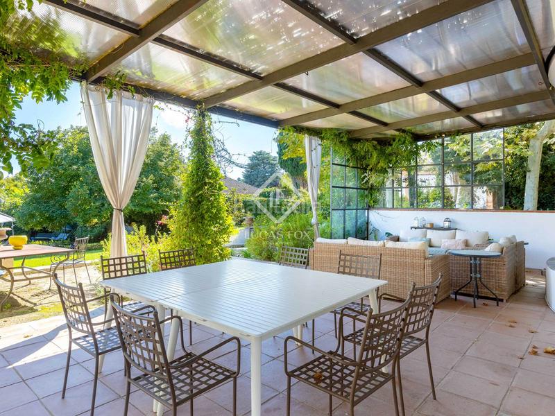 Foto cecabe7d-f009-4d2e-9d54-e901420d97b7. Chalet con parcheggio piscina in Nucli Urbà Argentona