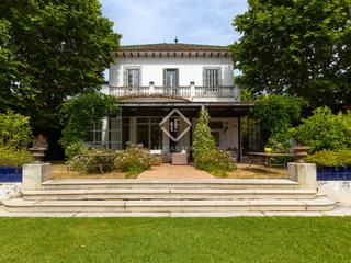 Chalet in Nucli Urbà. Stately home with private chapel in the heart of argentona