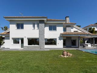 Chalet en Alella. Casa de 4 dormitorios en venta en alella, barcelona