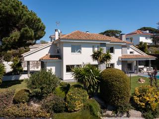 Xalet a Alella. Casa de 4 dormitorios en venta en alella, barcelona