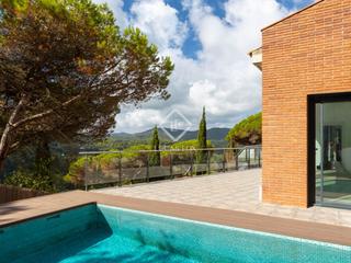 Chalet à Vallromanes. Casa villa nueva a estrenar de 4 dormitorios en venta en vallrom