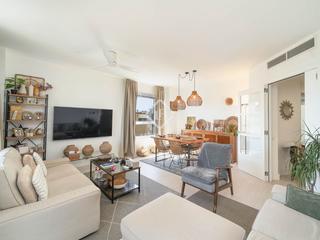 Pis a Diagonal Mar i el Front Marítim del Poblenou. Exclusivo piso de cuatro habitaciones con terraza y piscina en i