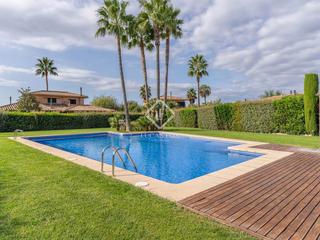 Xalet a Navata. Casa  villa en excelentes condiciones de 3 dormitorios en venta