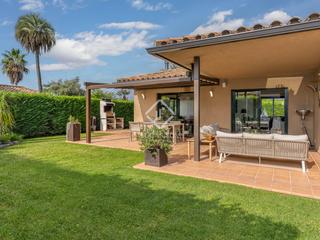 Chalet à Navata. Casa  villa en excelentes condiciones de 3 dormitorios en venta