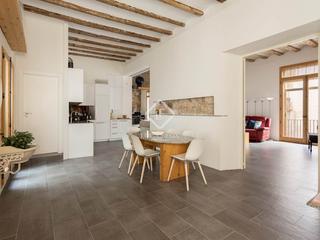 Etagenwohnung in Gòtic. Piso en excelentes condiciones de 1 dormitorio con 8m terraza en