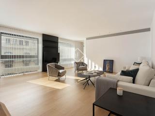 Piso en Dreta de l´Eixample. Elegante piso de tres dormitorios y acabados de alta gama en ple