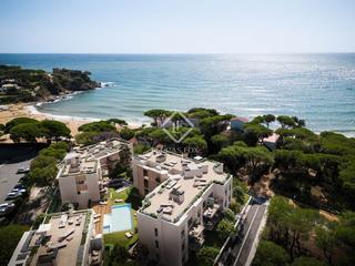 Pis a La Fosca - Cala Margarida. Piso de obra nueva de 2 dormitorios con 24m de jardín en venta e