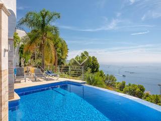 Chalet in Puig Rom-Canyelles-Almadrava. Villa de lujo con vistas panorámicas en roses, costa brava