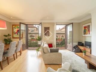 Piso en Raval. Propiedad de tres habitaciones con ascensor en venta en el casco