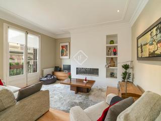 Piso en Raval. Propiedad de tres habitaciones con ascensor en venta en el casco