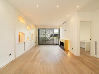 Appartement à Barri de les Corts. Piso en excelentes condiciones con cuatro dormitorios y 18 m de