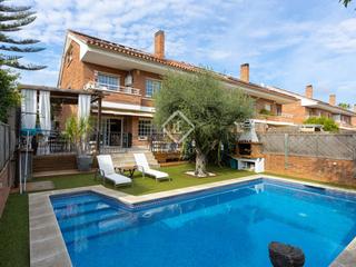 Chalet à Can Pou-Camp de Mar. Casa en excelentes condiciones, con piscina privada y en la mejo