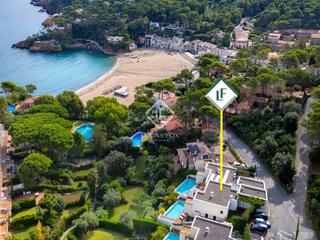 Chalet en Sa Riera-Sa Fontansa. Villa moderna con piscina privada y espectaculares vistas al mar