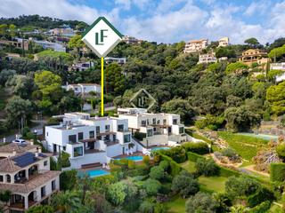 Chalet in Sa Riera-Sa Fontansa. Villa moderna con piscina privada y espectaculares vistas al mar