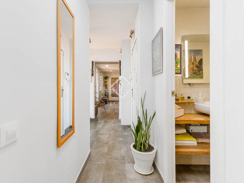 Foto 0b28133f-6a60-4051-b488-66dc1de99b12. Àtic amb calefacció a Raval Barcelona