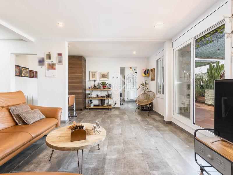 Foto 105d1cc9-5ddd-4614-ba46-83c598b76f18. Àtic amb calefacció a Raval Barcelona