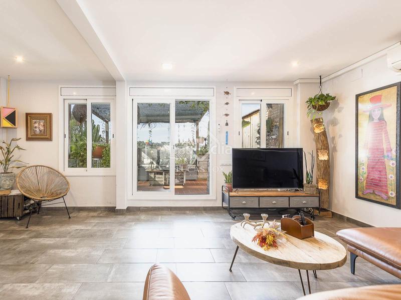 Foto 74472966-7461-4cb7-96ad-28c56c2601ef. Àtic amb calefacció a Raval Barcelona