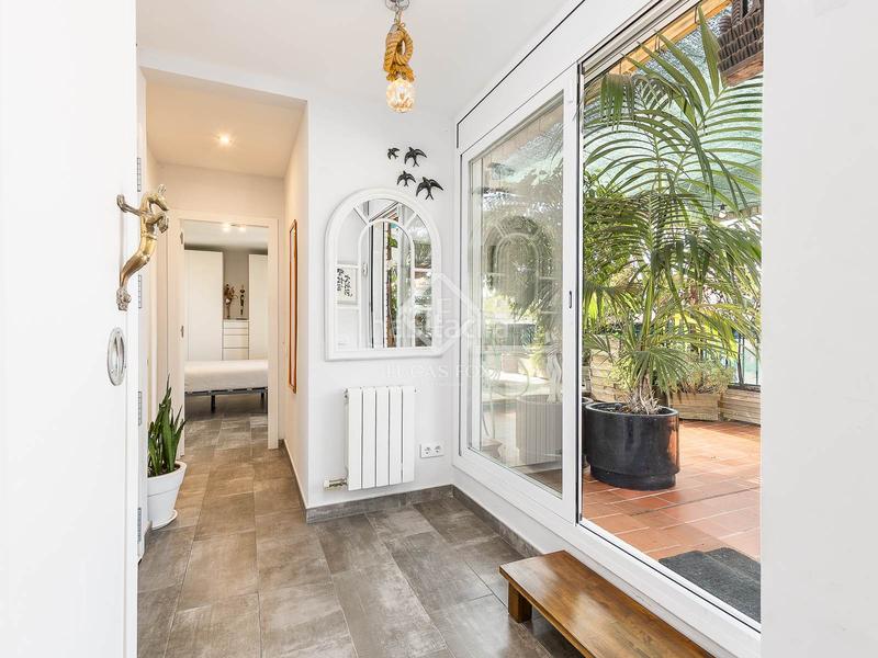 Foto c5f8f3a3-311e-4128-9460-f00e2da3ba94. Àtic amb calefacció a Raval Barcelona