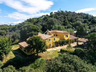Masia a Vilassar de Dalt. Exclusiva masía del siglo xvii con 38 hectáreas de terreno en vi