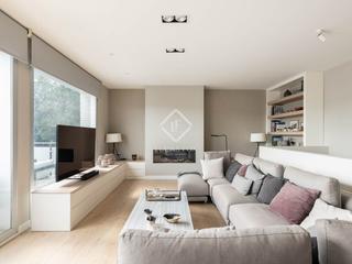 Chalet in Turó de Can Mates. Casa de diseño de 555m2 en una parcela de 787m2, consta de 5 dor