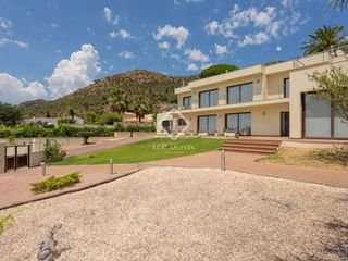 Xalet a Pau. Exclusiva villa con piscina interior en pau, en la prestigiosa u