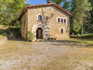 Mas à Vall d´en Bas (La). Masía auténtica en plena calma, con 244m de esencia rural y 8.52