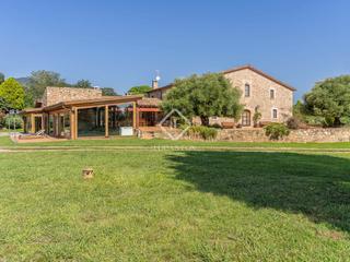 Masia a Breda. Exclusivo retiro campestre ecuestre con seis habitaciones, ubica