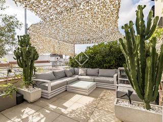 Piso en Gòtic. Piso en excelentes condiciones de 2 dormitorios con 40m terraza