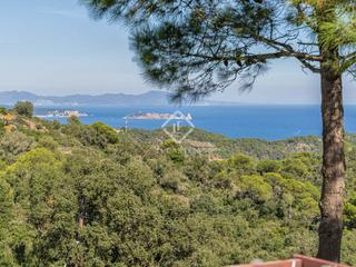 Chalet in Begur. Casa tradicional con 4 dormitorios, un gran jardín con posibilid