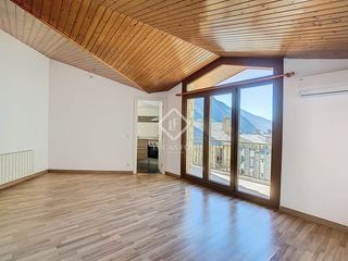 Lloguer Àtic a Encamp. Ático en excelentes condiciones de 2 dormitorios con terraza en